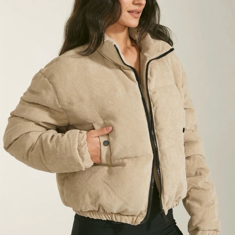NEW WITH TAGS Commense Cropped Funnel Neck Puffer Jacket, Beige, Size M
